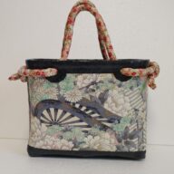 No.42(547)薄桃色地　片輪車に四季草花　牡丹　縁黒